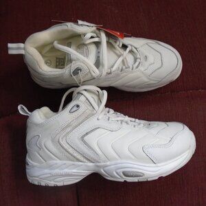 Woman's Everlast White Sneakers Size 7 NIB
